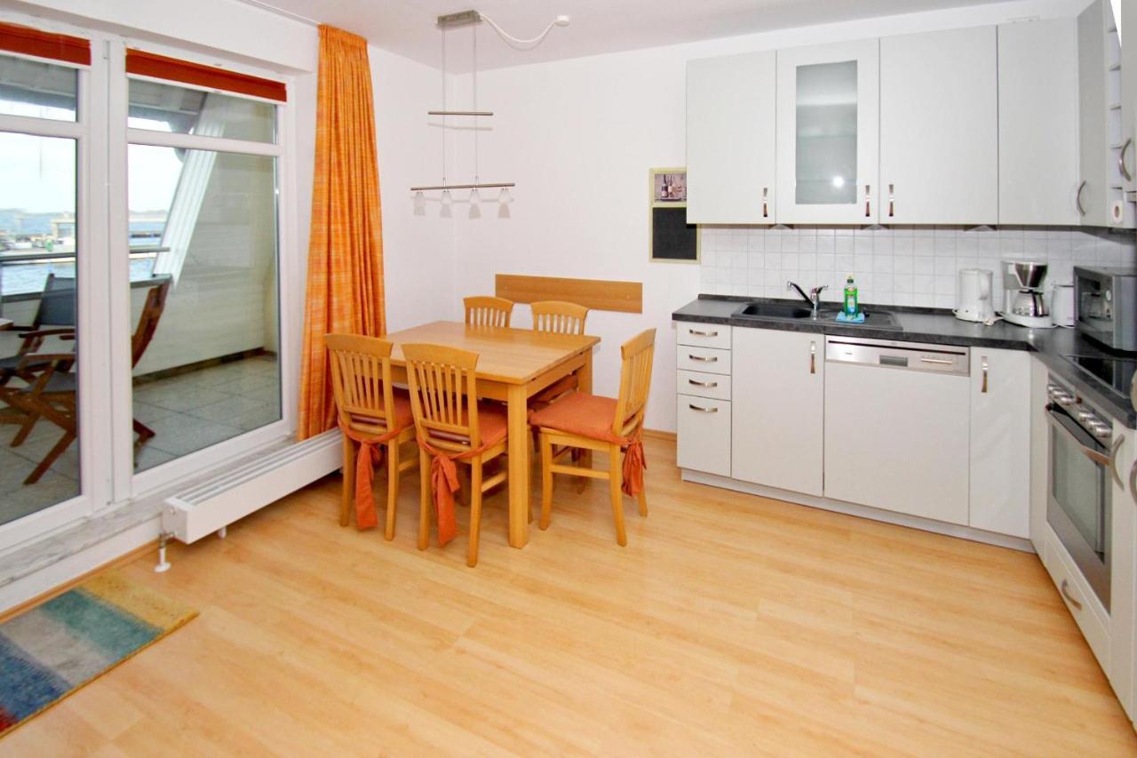 Hafennahe Ferienwohnung Mit Balkon Und Meerblick - Hafenhaeuser Wiek Wohnung 13 Wiek auf Rügen 外观 照片