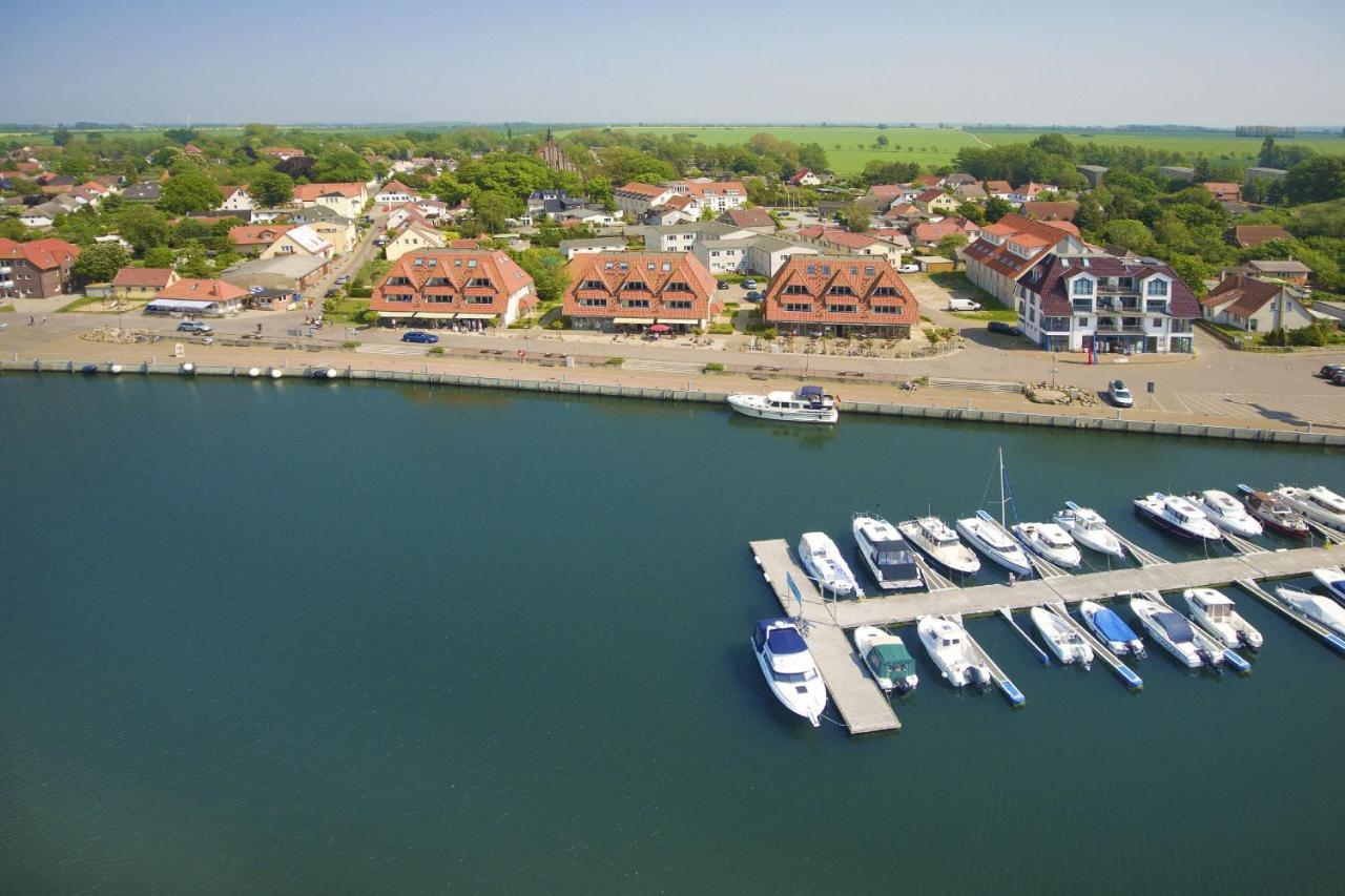 Hafennahe Ferienwohnung Mit Balkon Und Meerblick - Hafenhaeuser Wiek Wohnung 13 Wiek auf Rügen 外观 照片